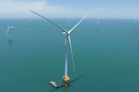全球首臺16兆瓦超大容量海上風電機組并網發電