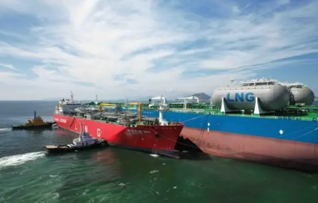 我國完成首次超大型油輪錨地液化天然氣加注