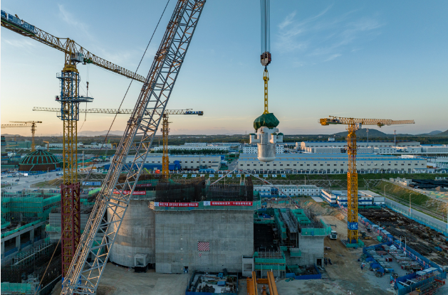 全球首個！“玲龍之心”吊裝就位