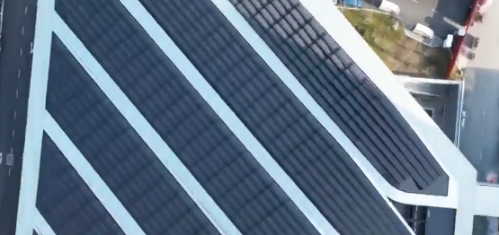 全國最大、上海首個超低能耗公建項目臨港中心BIPV電站并網發電