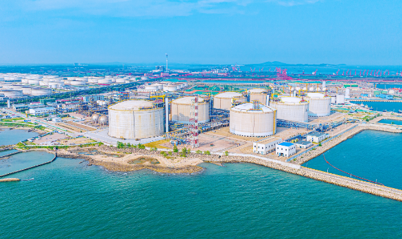 國內首座27萬立方米液化天然氣儲罐在青島建成完工