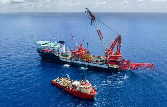 我國自主設計建造的“深海一號”二期海底管道終端安裝完成