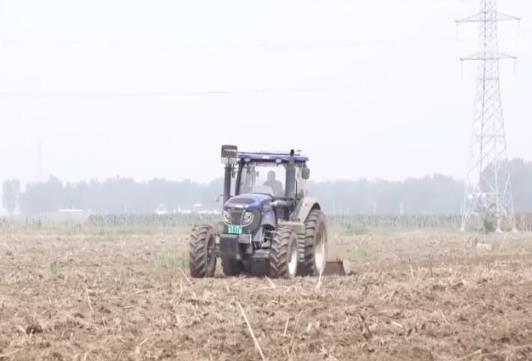 數百臺農機陸續開始旋耕作業 保障冬小麥順利種植