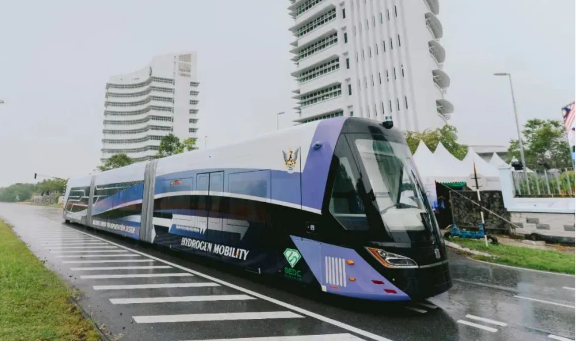 中國中車自主研制的全球首列氫能源智軌電車在馬來西亞開啟試跑