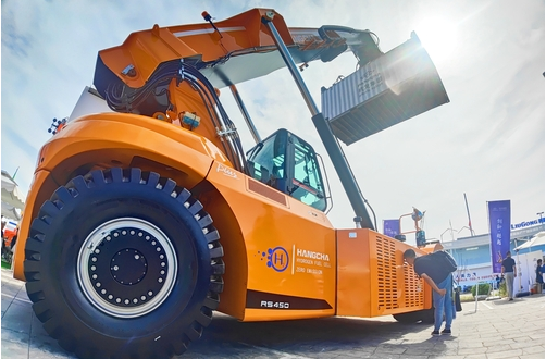 全球首臺45噸氫燃料電池正面吊發布