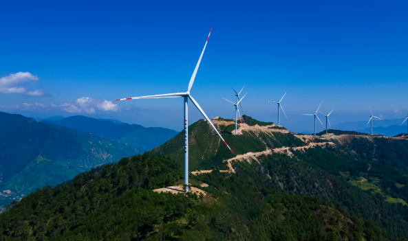 國投集團雅礱江臘巴山風電項目投產發電