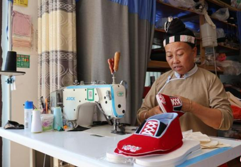 貴州山村苗寨“奢侈品”受追捧  “指尖技藝”變“指尖經濟”