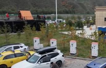 充電方便、措施靈活、優化體驗……新能源汽車旅行路上有保障