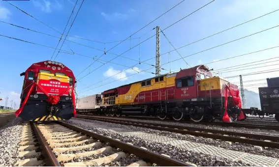 中老、中越鐵路國際冷鏈貨運班列雙向首發