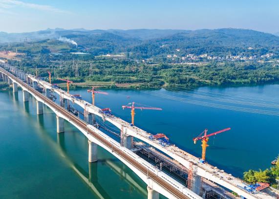 進度刷新！湘桂鐵路柳江雙線特大橋合龍 實現南北貫通