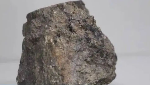 我國科學家發現戰略性關鍵金屬新礦物——鈮包頭礦