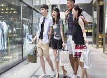 高端品牌向年輕人靠近：能否跨過價格“高墻”是關鍵