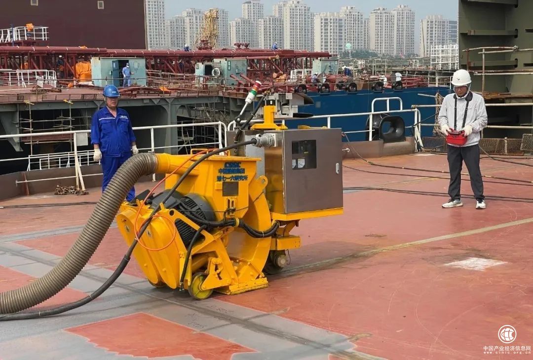 國內首臺套“甲板拋丸機器人”通過實船分段試驗