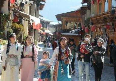 首屆世界的“香格里拉”文化旅游節開幕 將發千萬元惠民消費券