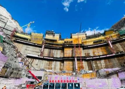 國內在建最高雙曲拱壩提前完成年度澆筑目標