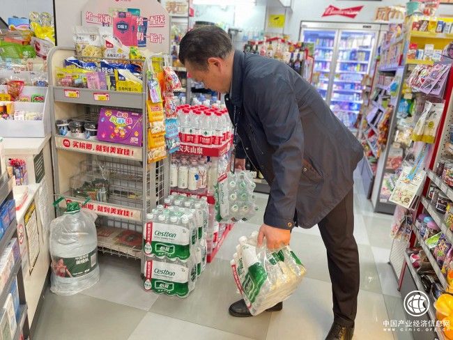 我的師傅何雄清：小身板，大形象