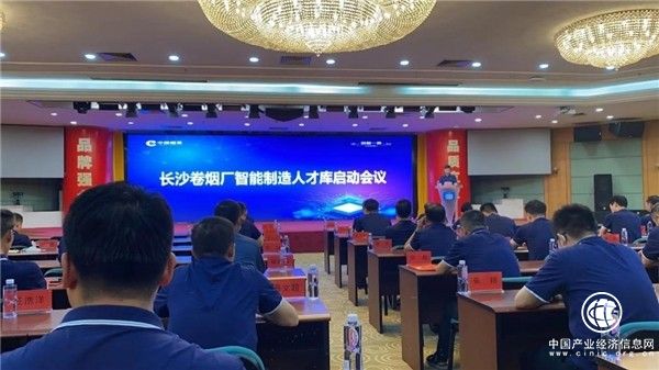 搭建“小”平臺 成就“大”舞臺