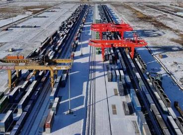 滿洲里鐵路口岸中歐班列通行和貨物運送量首次躍居中國第一