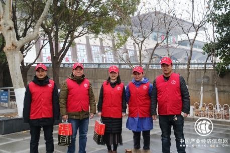 出發！黨旗在指引，我們在路上——記武昌“黨建 營銷”志愿者服務隊