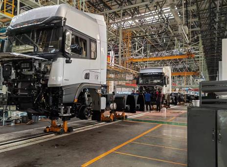 “上午發貨下午就收到”：新疆重型卡車出口中亞一年賣3000多輛