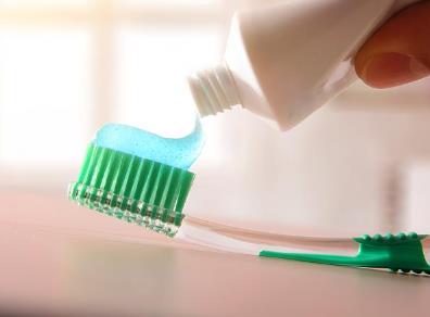 “生鮮燈”全面禁用、牙膏產品宣傳有新標準，12月新規來了