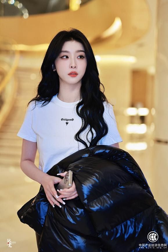 雙十一福利有多強？LINC chic金羽杰攜趙小棠現身直播間給你答案