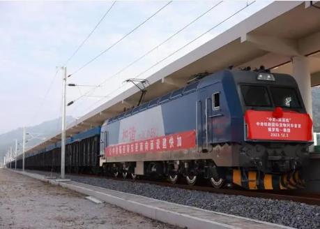“中老鐵路+中歐班列”國際鐵路運輸大通道正式打通