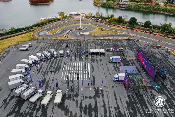 9.3萬起售！福田領航大G輕卡“G刻啟航”