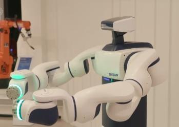 我國在人工智能“主賽道”上“加速跑” 語言大模型市場增長率將達110%