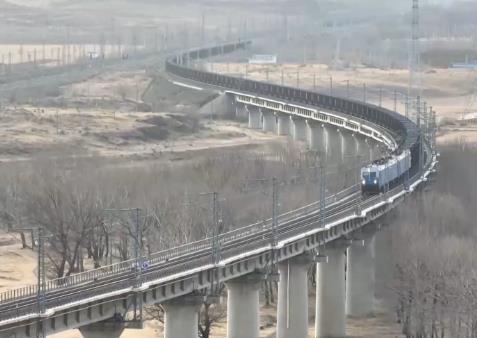 二維碼定位、機器人除塵 科技助力萬噸電煤列車安全運行
