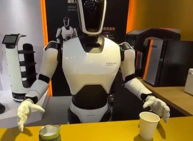 人形機器人能夠“咖啡拉花”，北京上海深圳加快布局、創新發展