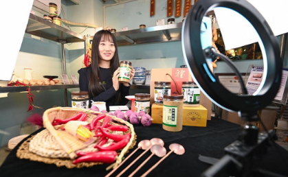 網絡零售市場穩步增長 國貨依托電商直播走出國門