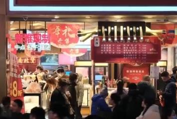 各大商圈人氣爆棚 “花式”營銷“不打烊” 激發消費潛力