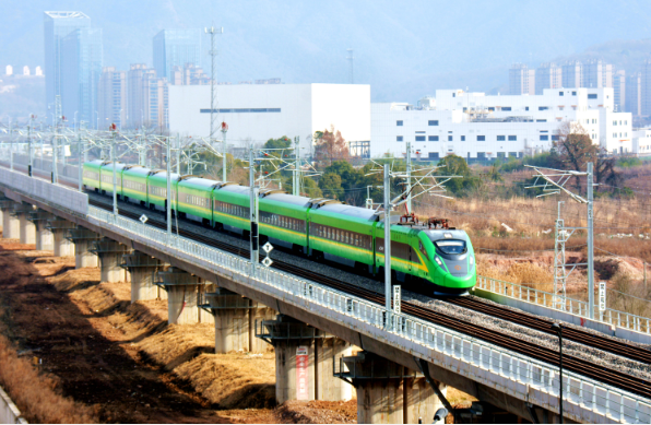 國內首個雙層高箱集裝箱運輸試點線路——甬金鐵路開通運營