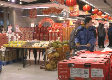 “節日經濟”逐漸升溫 市場“人從眾”折射消費活力足