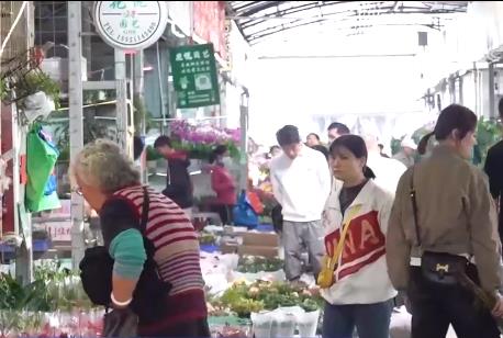 消費“旺起來” 百姓“樂起來” 年貨市場臨近春節“熱”起來