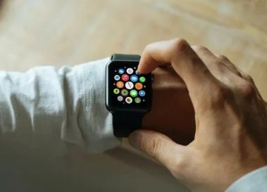 Canalys：今年全球智能手表市場將以17%的增長率強勢反彈，手環類產品“失寵”