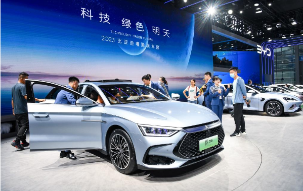 國產手機、新能源汽車走俏：中國制造“開門紅”