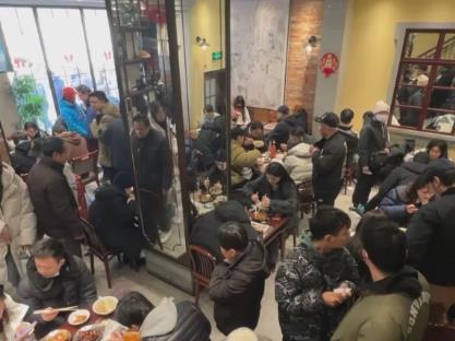 “舌尖上的消費”持續火熱 傳統技藝和老字號小吃受熱捧