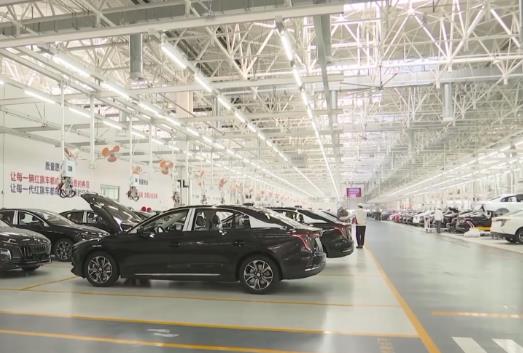 年產超3000萬輛、2年邁步3個臺階、出口均價增長64%……中國汽車業跑出“加速度”