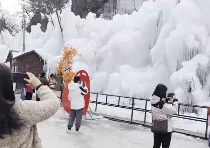冬季游“點燃”旅游熱情 冰雪經濟帶動就業消費兩旺