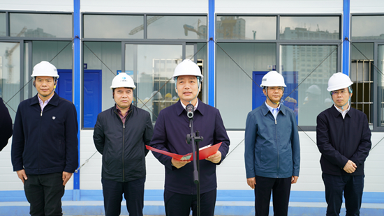 自治區住建廳2024年春節送溫暖活動啟動儀式暨施工現場安全生產和保障農民工工資支付工作檢查活動在廣西建工一建集團項目舉辦