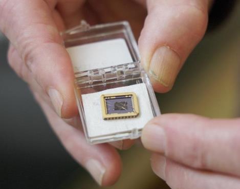 重大突破！首個石墨烯制成的功能半導體問世