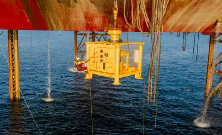 我國首套自主研發的海底注水樹投用