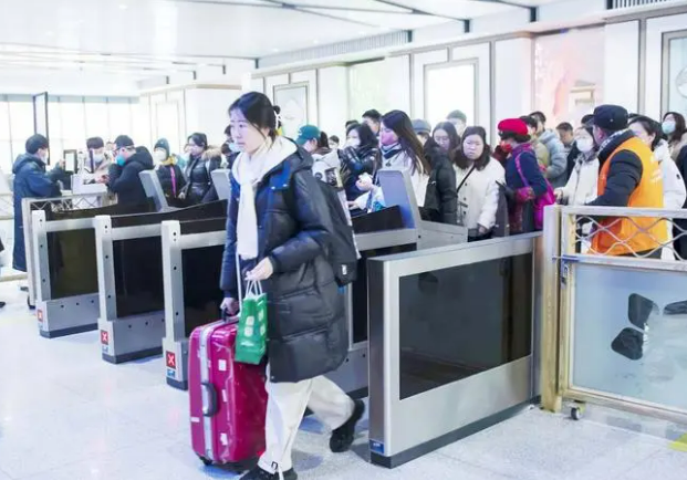 春節假期全國鐵路累計發送旅客9946萬人次