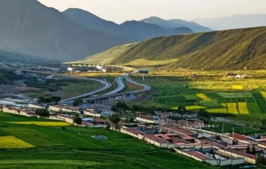 青海省住房和城鄉建設廳今年實施300個和美鄉村建設項目