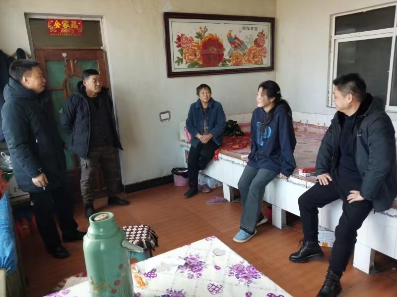 愛心助學辦實事 真心濃情把夢圓