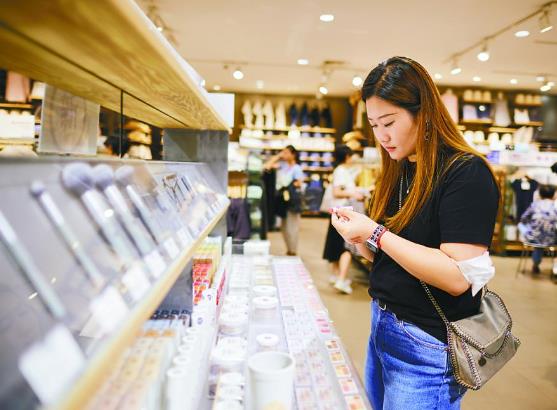 國際美妝品牌漲價，消費者會買單嗎？