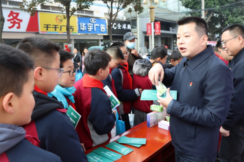 武漢新洲煙草：“煙草綠”化身“志愿紅”，“追鋒人”的熱辣滾燙