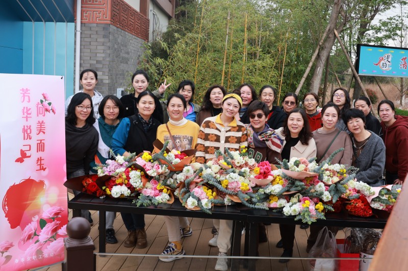 巾幗芳菲，美麗綻放